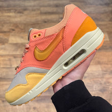 Load image into Gallery viewer, Nike Air Max 1 Familia Puerto Rico Orange Frost (UK8)

