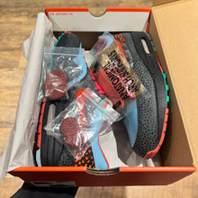 Load image into Gallery viewer, Nike Air Max 1 Supreme Tech Pack (UK9)
