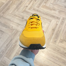 Load image into Gallery viewer, Nike Air Max 1 University Gold (UK10)
