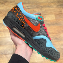 Load image into Gallery viewer, Nike Air Max 1 Supreme Tech Pack (UK9)

