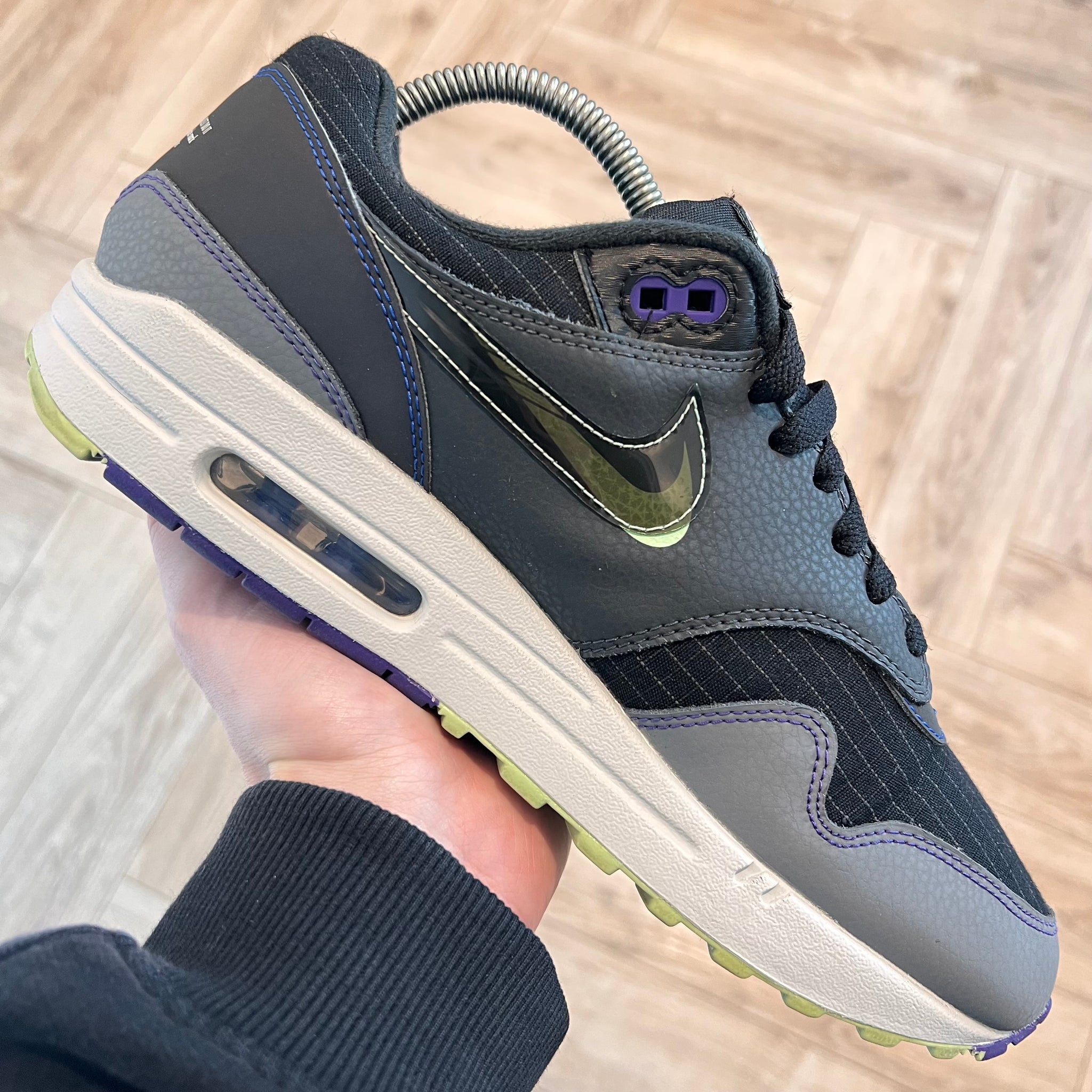 future swoosh air max 1