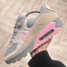 Load image into Gallery viewer, Nike Air Max 90 Vast Grey Pink (UK9)
