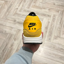 Load image into Gallery viewer, Nike Air Max 1 University Gold (UK9.5)
