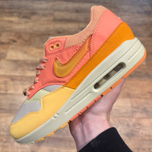 Load image into Gallery viewer, Nike Air Max 1 Familia Puerto Rico Orange Frost (UK8)
