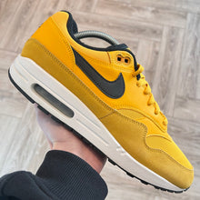 Load image into Gallery viewer, Nike Air Max 1 University Gold (UK8.5)
