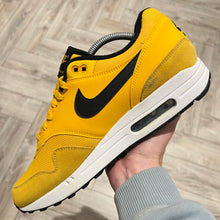 Load image into Gallery viewer, Nike Air Max 1 University Gold (UK9.5)
