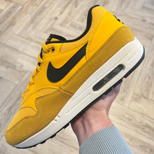 Load image into Gallery viewer, Nike Air Max 1 University Gold (UK10)
