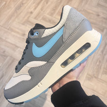 Load image into Gallery viewer, Nike Air Max 1 ‘86 Chicago (UK8.5)
