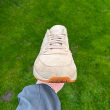 Load image into Gallery viewer, Nike Air Max 1 Pinnacle Linen Gum (UK8)
