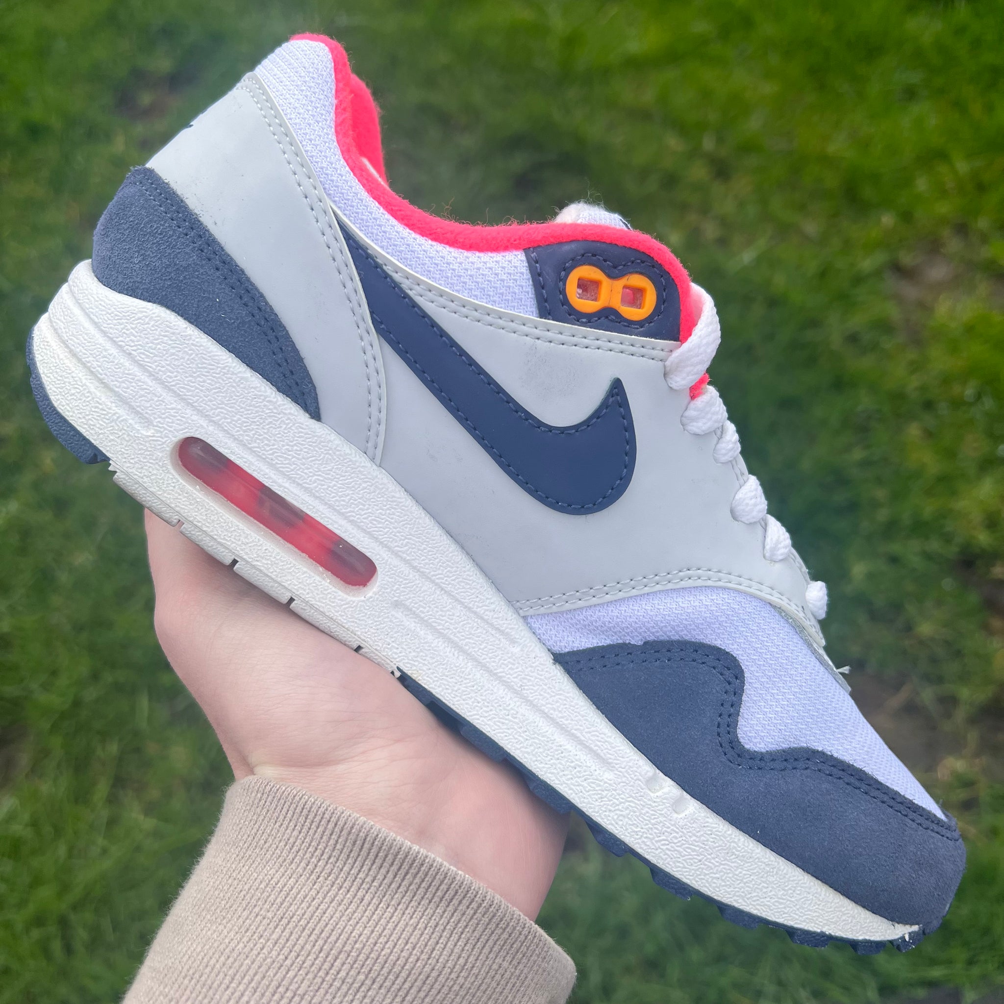 Navy blue and 2025 pink air max